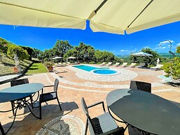 Charming Villa in Umbria - Sleeps 16 - Lake View - Pool, Jacuzzi and E