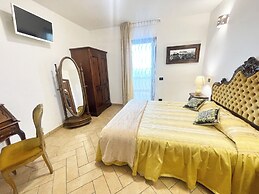 Charming Villa in Umbria - Sleeps 16 - Lake View - Pool, Jacuzzi and E