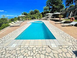 Charming Villa in Umbria - Sleeps 16 - Lake View - Pool, Jacuzzi and E