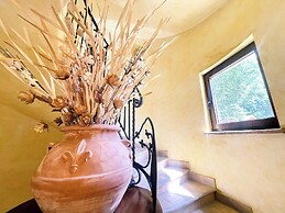 Charming Villa in Umbria - Sleeps 16 - Lake View - Pool, Jacuzzi and E