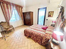 Charming Villa in Umbria - Sleeps 16 - Lake View - Pool, Jacuzzi and E