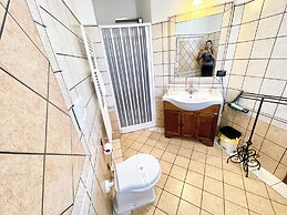 Charming Villa in Umbria - Sleeps 16 - Lake View - Pool, Jacuzzi and E
