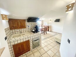 Charming Villa in Umbria - Sleeps 16 - Lake View - Pool, Jacuzzi and E