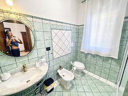 Charming Villa in Umbria - Sleeps 16 - Lake View - Pool, Jacuzzi and E