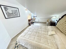 Charming Villa in Umbria - Sleeps 16 - Lake View - Pool, Jacuzzi and E