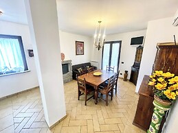Charming Villa in Umbria - Sleeps 16 - Lake View - Pool, Jacuzzi and E