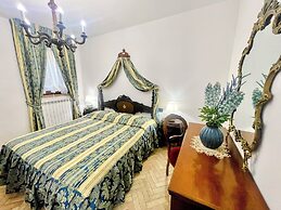 Charming Villa in Umbria - Sleeps 16 - Lake View - Pool, Jacuzzi and E