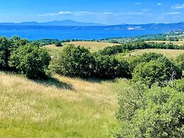 Charming Villa in Umbria - Sleeps 16 - Lake View - Pool, Jacuzzi and E