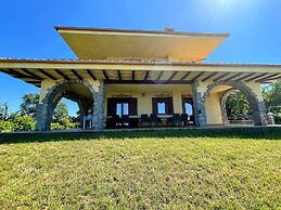 Charming Villa in Umbria - Sleeps 16 - Lake View - Pool, Jacuzzi and E