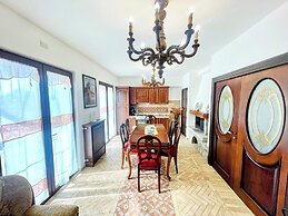 Charming Villa in Umbria - Sleeps 16 - Lake View - Pool, Jacuzzi and E