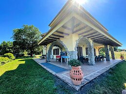 Charming Villa in Umbria - Sleeps 16 - Lake View - Pool, Jacuzzi and E