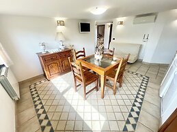 Charming Villa in Umbria - Sleeps 16 - Lake View - Pool, Jacuzzi and E