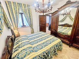 Charming Villa in Umbria - Sleeps 16 - Lake View - Pool, Jacuzzi and E