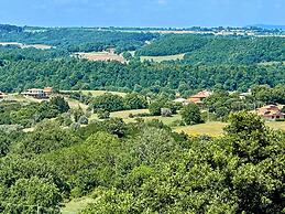 Charming Villa in Umbria - Sleeps 16 - Lake View - Pool, Jacuzzi and E