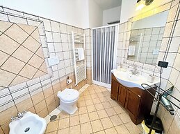 Charming Villa in Umbria - Sleeps 16 - Lake View - Pool, Jacuzzi and E