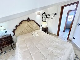 Charming Villa in Umbria - Sleeps 16 - Lake View - Pool, Jacuzzi and E