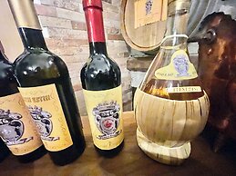 Charming Villa in Umbria - Sleeps 16 - Lake View - Pool, Jacuzzi and E