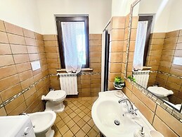 Charming Villa in Umbria - Sleeps 16 - Lake View - Pool, Jacuzzi and E