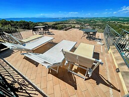 Charming Villa in Umbria - Sleeps 16 - Lake View - Pool, Jacuzzi and E