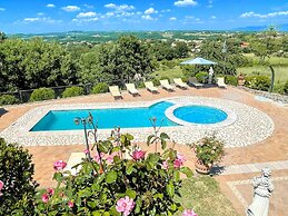 Charming Villa in Umbria - Sleeps 16 - Lake View - Pool, Jacuzzi and E