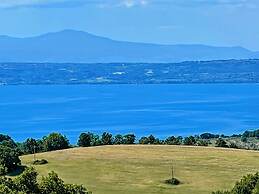 Charming Villa in Umbria - Sleeps 16 - Lake View - Pool, Jacuzzi and E