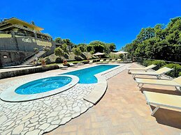 Charming Villa in Umbria - Sleeps 16 - Lake View - Pool, Jacuzzi and E