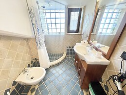 Charming Villa in Umbria - Sleeps 16 - Lake View - Pool, Jacuzzi and E