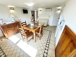 Charming Villa in Umbria - Sleeps 16 - Lake View - Pool, Jacuzzi and E