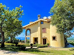 Charming Villa in Umbria - Sleeps 16 - Lake View - Pool, Jacuzzi and E