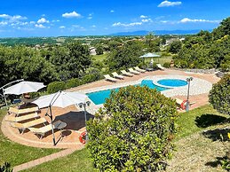 Charming Villa in Umbria - Sleeps 16 - Lake View - Pool, Jacuzzi and E
