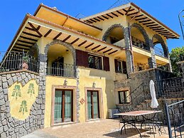 Charming Villa in Umbria - Sleeps 16 - Lake View - Pool, Jacuzzi and E