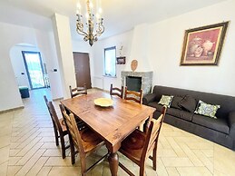 Charming Villa in Umbria - Sleeps 16 - Lake View - Pool, Jacuzzi and E