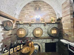 Charming Villa in Umbria - Sleeps 16 - Lake View - Pool, Jacuzzi and E