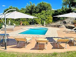 Charming Villa in Umbria - Sleeps 16 - Lake View - Pool, Jacuzzi and E
