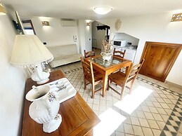 Charming Villa in Umbria - Sleeps 16 - Lake View - Pool, Jacuzzi and E