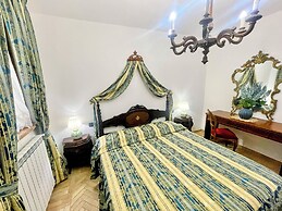 Charming Villa in Umbria - Sleeps 16 - Lake View - Pool, Jacuzzi and E