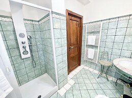 Charming Villa in Umbria - Sleeps 16 - Lake View - Pool, Jacuzzi and E