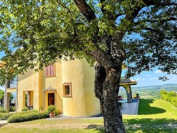 Charming Villa in Umbria - Sleeps 16 - Lake View - Pool, Jacuzzi and E