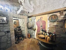 Charming Villa in Umbria - Sleeps 16 - Lake View - Pool, Jacuzzi and E