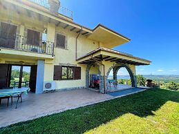 Charming Villa in Umbria - Sleeps 16 - Lake View - Pool, Jacuzzi and E