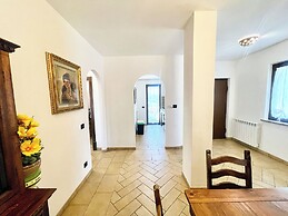 Charming Villa in Umbria - Sleeps 16 - Lake View - Pool, Jacuzzi and E