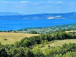 Charming Villa in Umbria - Sleeps 16 - Lake View - Pool, Jacuzzi and E