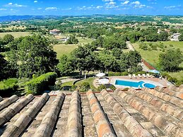 Charming Villa in Umbria - Sleeps 16 - Lake View - Pool, Jacuzzi and E