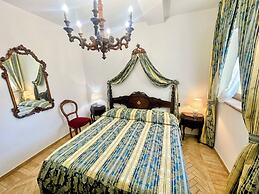 Charming Villa in Umbria - Sleeps 16 - Lake View - Pool, Jacuzzi and E