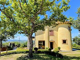 Charming Villa in Umbria - Sleeps 16 - Lake View - Pool, Jacuzzi and E