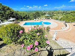 Charming Villa in Umbria - Sleeps 16 - Lake View - Pool, Jacuzzi and E