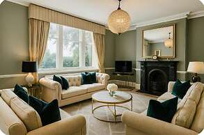 Lodge - Sleeps 18, pet Friendly & Free Parking