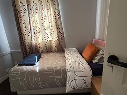 Spacious 6 Bedroom Family House
