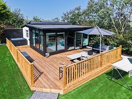 Cedars Lodge - Hot Tub - Penally - Tenby