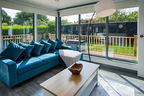 Cedars Lodge - Hot Tub - Penally - Tenby